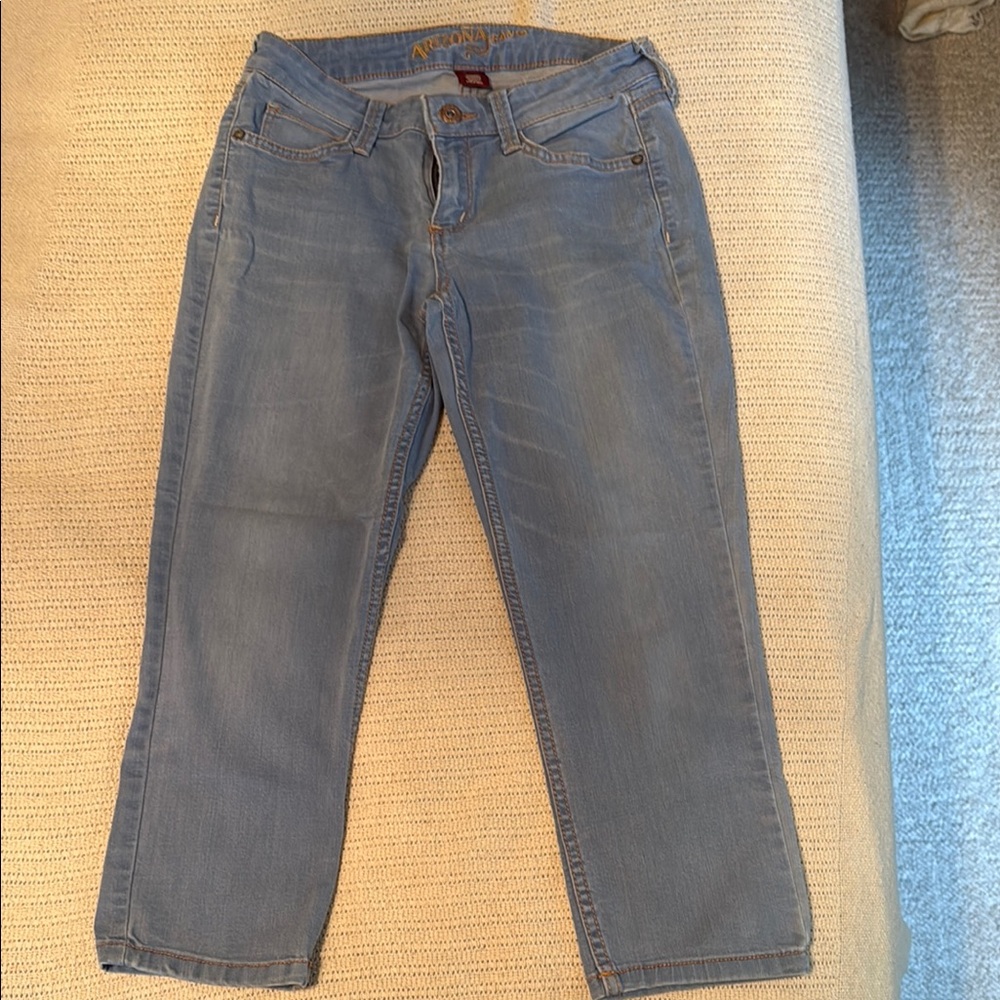 Arizona light blue denim capri pants - size 5